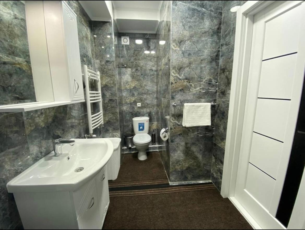 Luxury Oasis Flat Appartement Chişinǎu Buitenkant foto